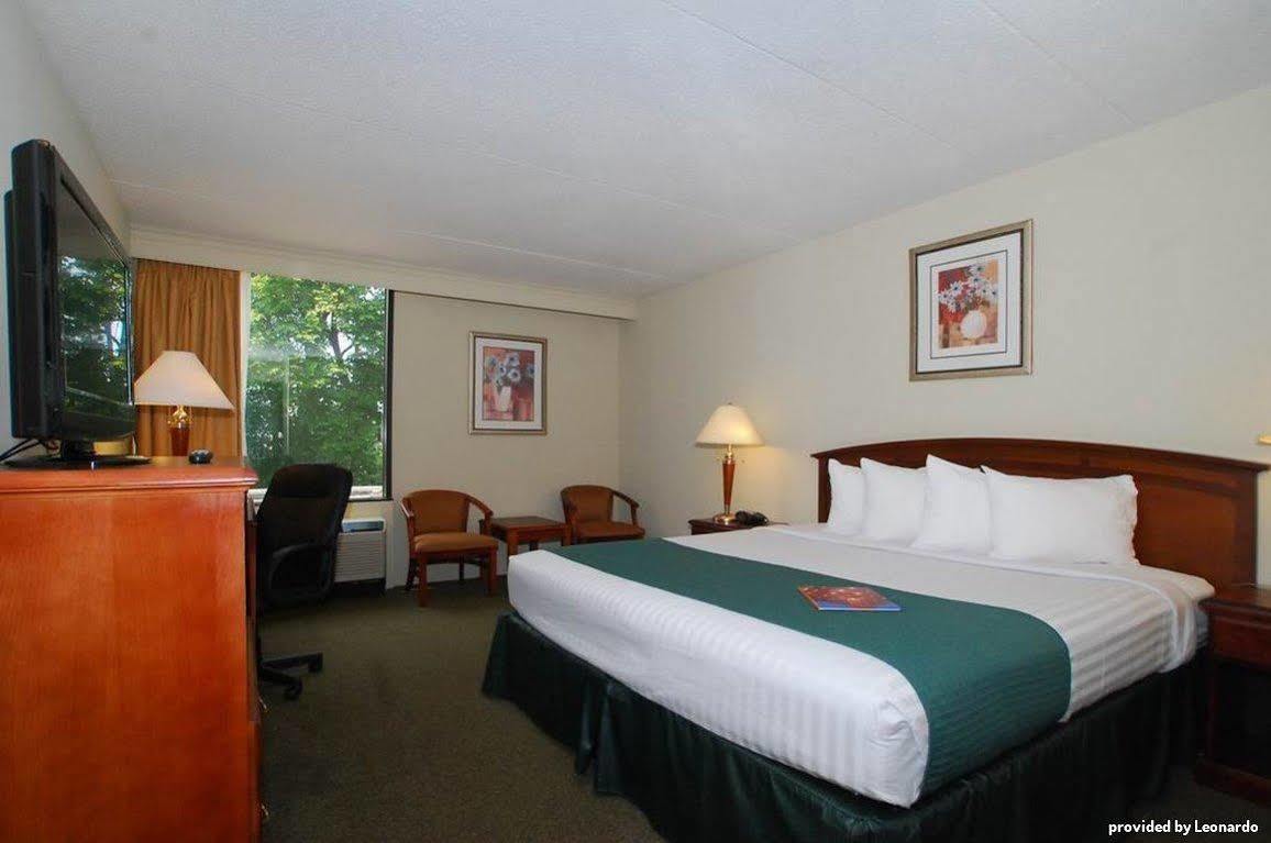 Best Western Plus Lower South End Charlotte Room photo